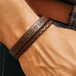 Herrenarmband mit Lederbeschriftung und Schließe