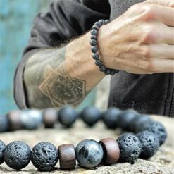 Herrenarmband mit Lava- und Holzperlen - Tough & Natural